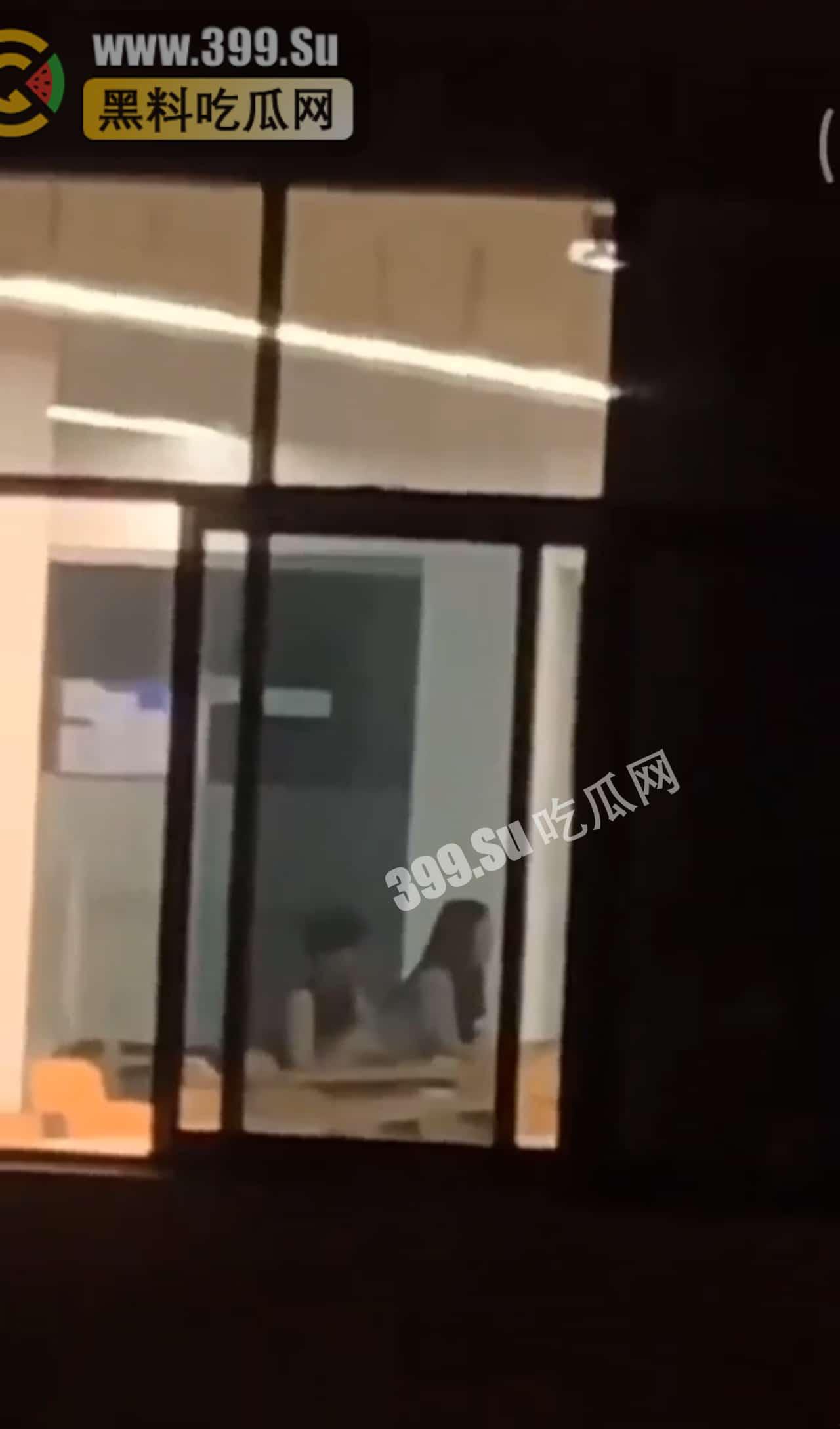 #吃瓜 四川传媒学院 情侣教室视频 多视角集锦-1