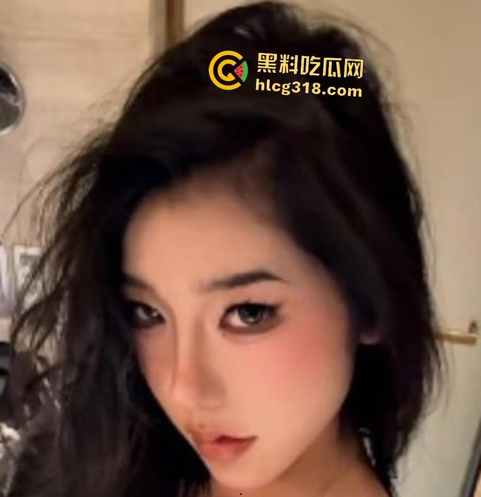 浙大【周志英】大三清纯学霸私下跪式口交，后入屁股大正面奶子大，丝毫不输当年张柏芝！-1