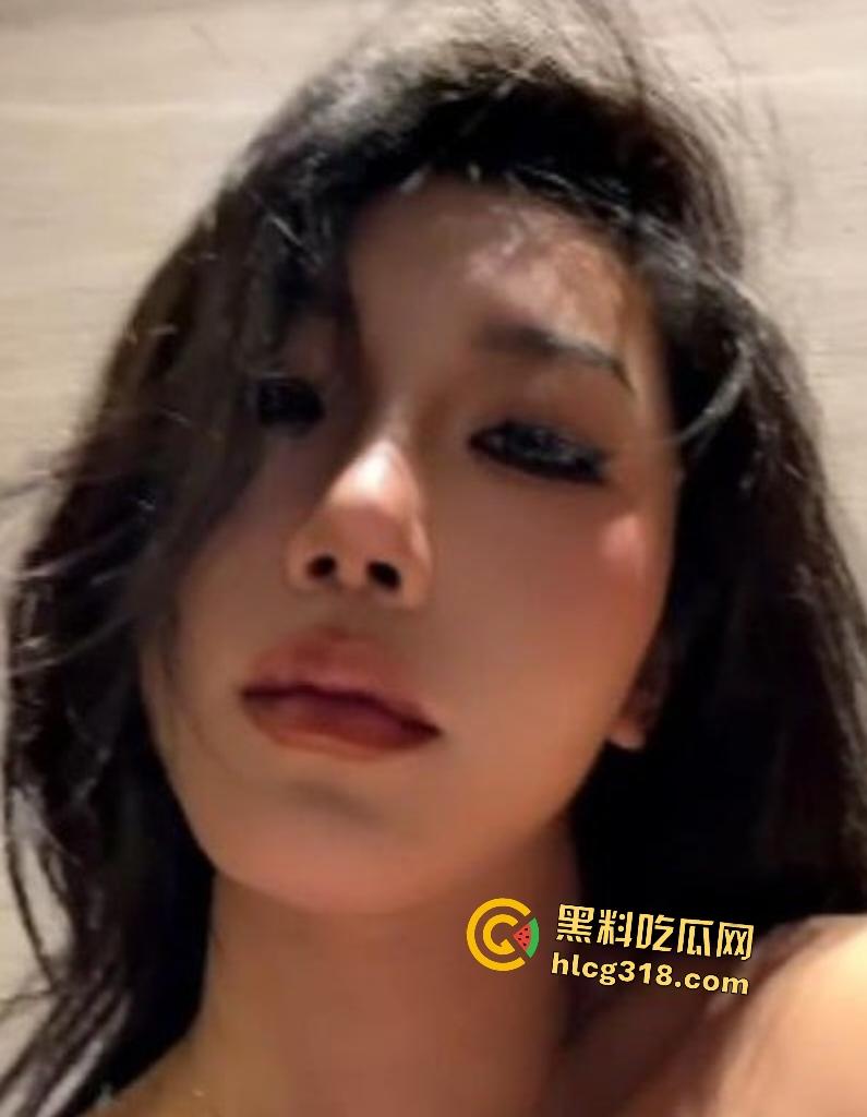 浙大【周志英】大三清纯学霸私下跪式口交，后入屁股大正面奶子大，丝毫不输当年张柏芝！-2