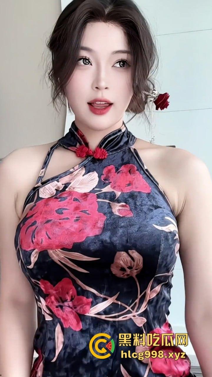 情趣内衣网红【杏子夫人】漫展大秀S型身材  被扒出高级鸡身份？-8