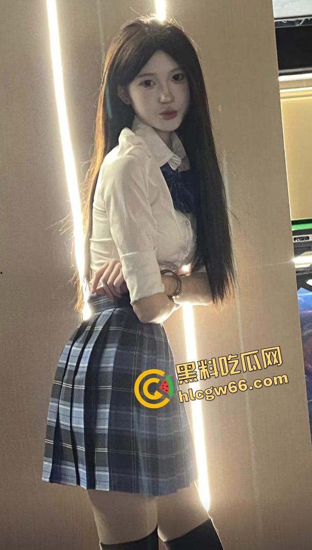 丽江台球厅点了一个月陪玩『幽幽』能打能舔还能骑，换着JK制服让你干，小逼润到像自带奶泡功能！-1