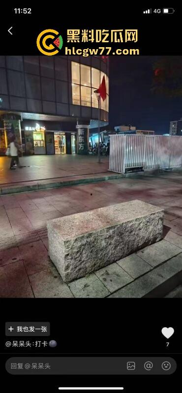 抖音热搜!广州某通讯录酒吧门 三人酒后互吃原视频来袭 三个男的大街上口 两个喝醉0给1口 内容炸裂!-13