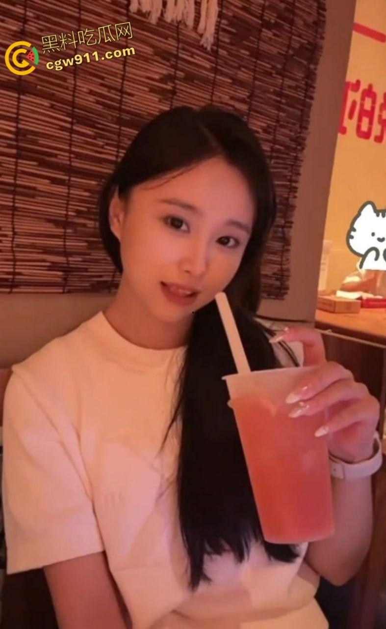 山东烟台清纯女神【廖雨晴】，被男友捆绑滴蜡调教，粉嫩小穴无套猛操中出，内射特写十分诱人 ！-4