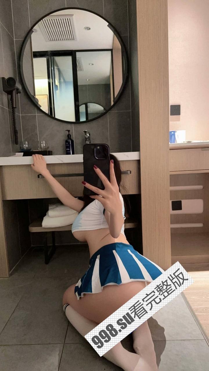 爆奶女神惊艳微密圈！新晋极品网红『奶宝妹纸』最新 VIP 定制私拍 极品爆乳蜜桃臀足球宝贝-4