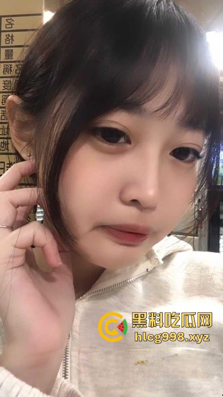 沈阳医科大学超骚大二学妹【李冬梅】全裸自慰视频外流!男友是绿毛龟,极品小姐姐就这么被共享了!-1