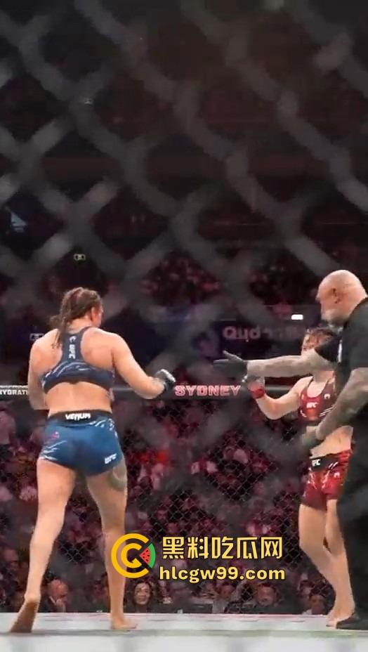 王者之名实至名归【张伟丽】UFC312鏖战五回合，生擒苏亚雷斯再夺金腰带彻底封神，双级霸主指日可待！-7