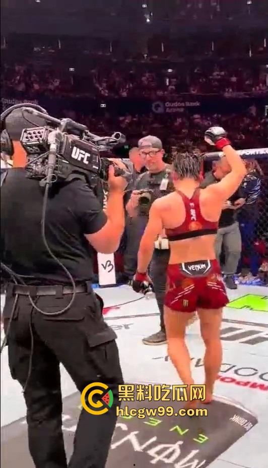 王者之名实至名归【张伟丽】UFC312鏖战五回合，生擒苏亚雷斯再夺金腰带彻底封神，双级霸主指日可待！-11