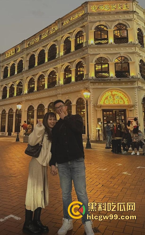 千万粉丝网红【吃不饱仨战士小翔】性爱视频泄密，与女友疯狂大战，露脸自拍玩到极致，性瘾之强让人羡慕！-4