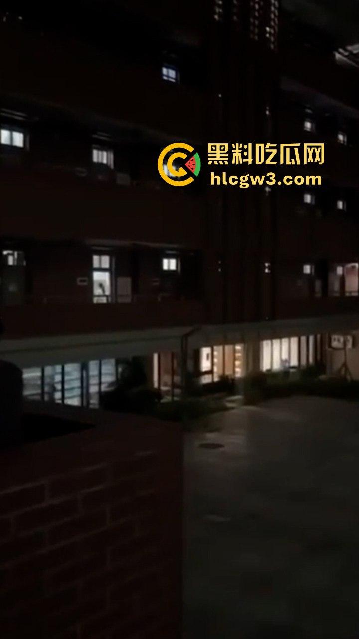 福建平潭职业技术学院 情侣隔着单向玻璃做爱被围观拍照却毫不知情 这下学校表白墙不炸了吗-4