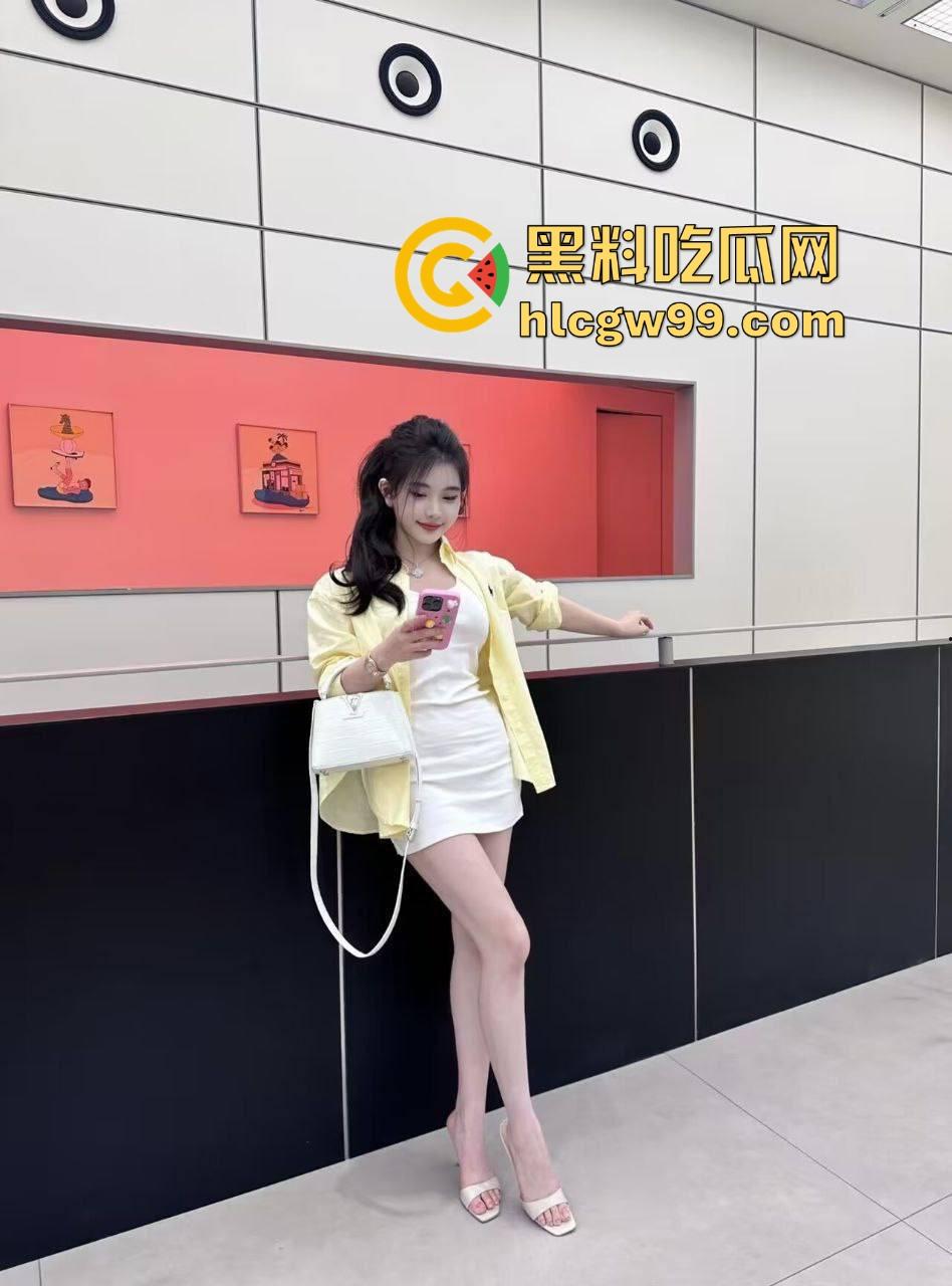 元宵节跑去跟嫂子做爱时 嫂子让我给兄弟打电话，让兄弟听嫂子的淫叫声，Ntr 兄弟还让我温柔点别打桩！-1