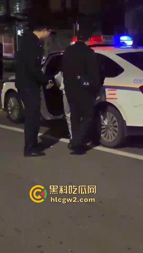 男生居然偷拍男生洗澡给女友看?长沙高校男寝惊现奇葩操作 真的是活久见!-10