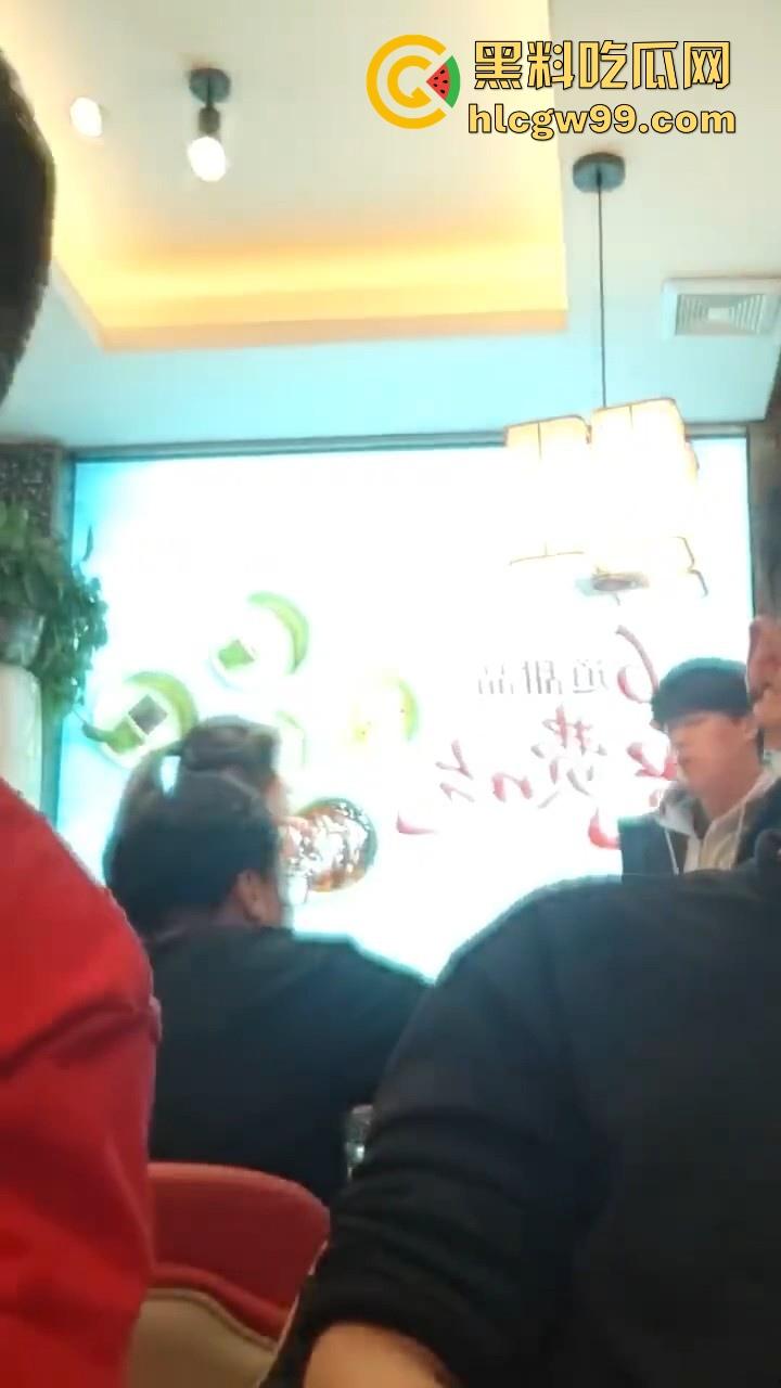 趁好兄弟出差深夜约其女友吃火锅,不料兄弟当场对质,出个差家给偷了!-3