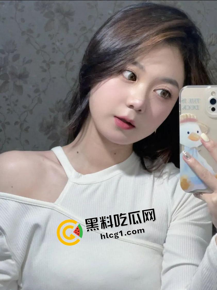 探花女主都能开?99年美女【李思瑶】下海 被实名吐槽大黑逼 我看这也不黑啊-4