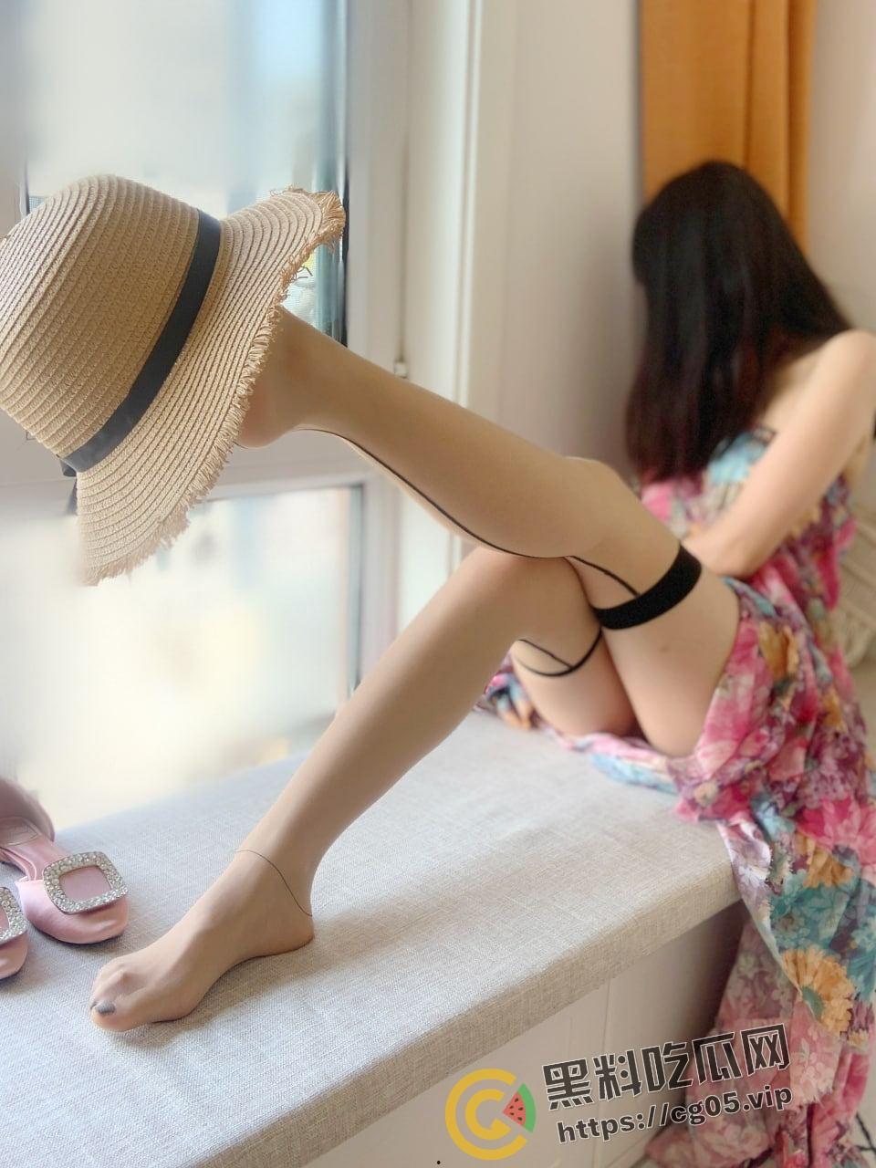 b站7w粉up主【奥特慢快一点吧】 玉足博主付费流出  丝足挑动心弦 玉乳春心荡漾-5