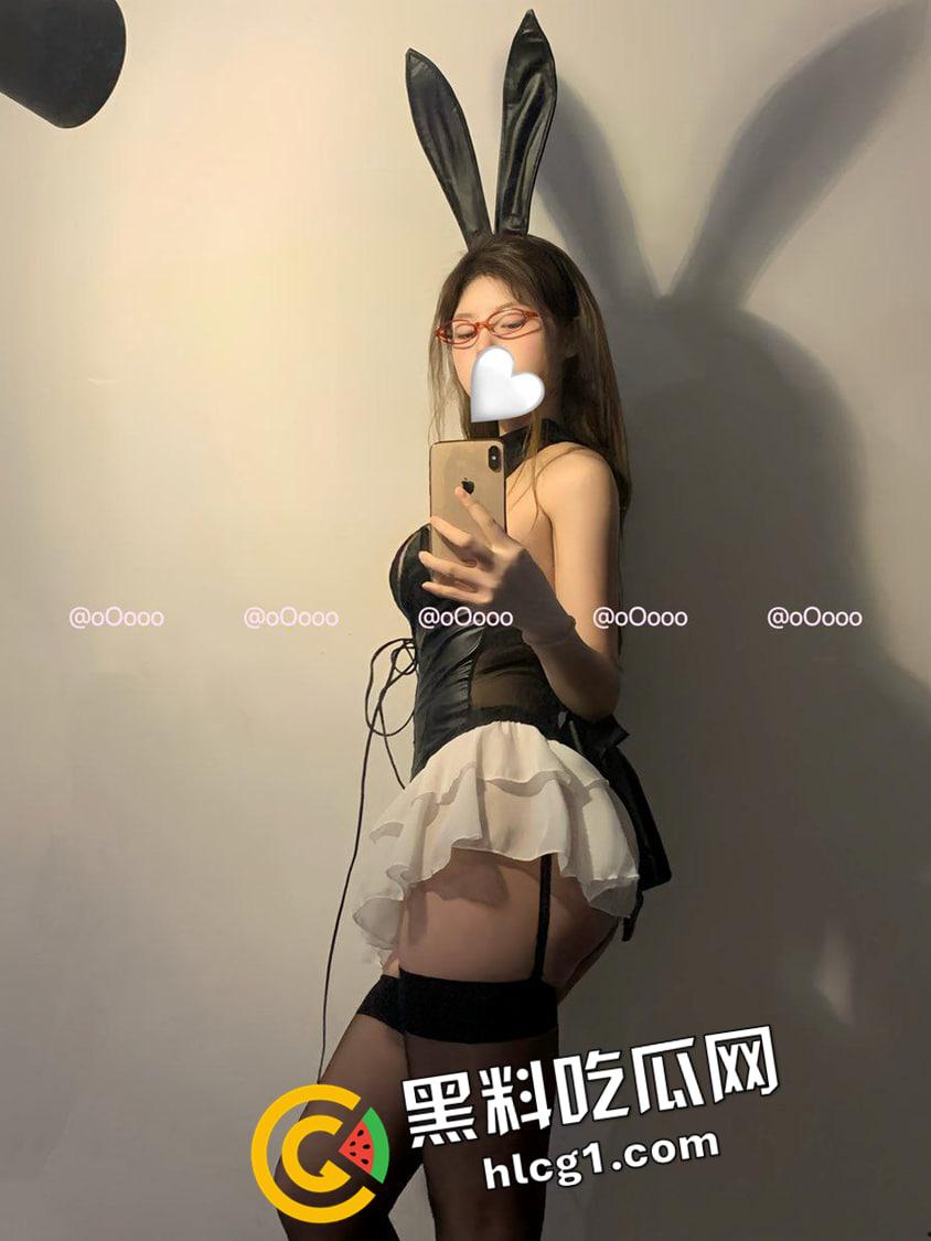 推特上岸福利姬绝版资源!超绝美女模特 楼道露出 深喉淫语 后入骑乘 且看且珍惜-9