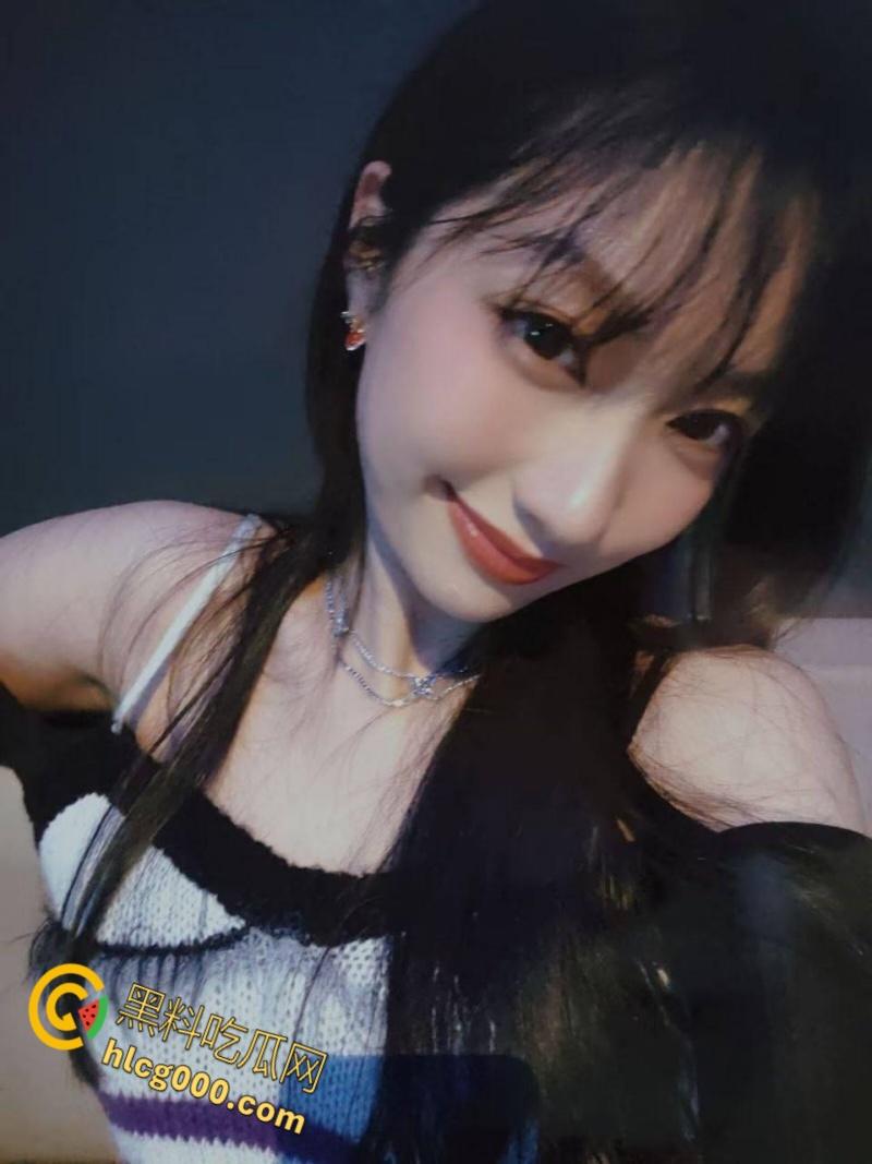 南昌性感人妻【周若曦】，与数十人聊骚发自慰小视频，无套内射黑丝小骚逼，私生活无比淫乱！-1