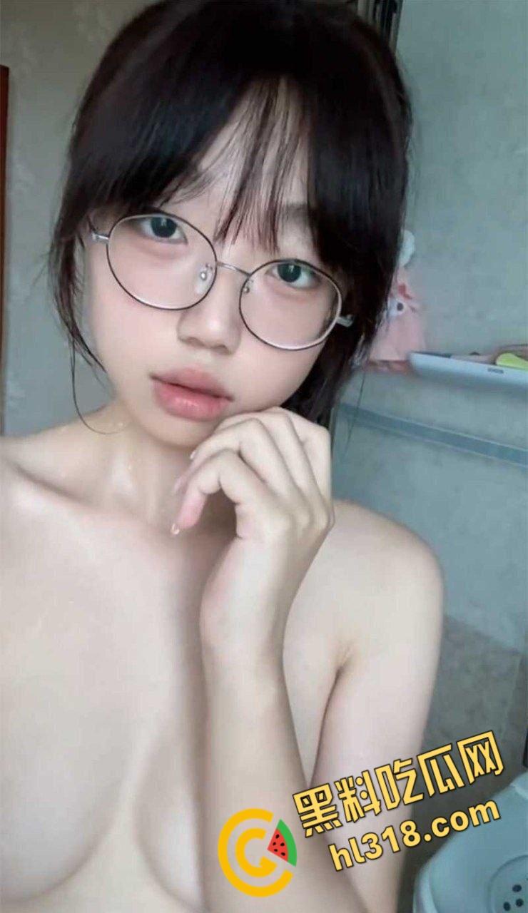 云南师范大学【周晓琴】,清纯反差眼睛妹,露脸寂寞自慰揉胸分享男友,花样玩弄骚穴呻吟不断 !-3