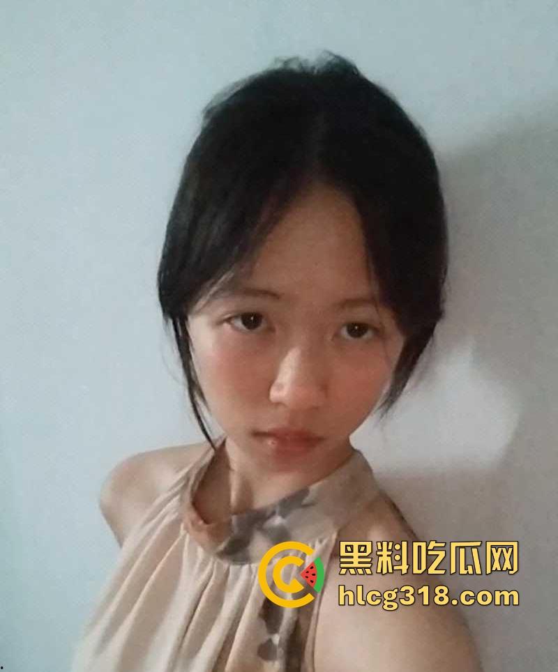 山东烟台学生妹【邓睿熙】18岁极品反差少女软件约炮，掰穴揉搓淫骚自慰勾引炮友，咋这么浪！-3