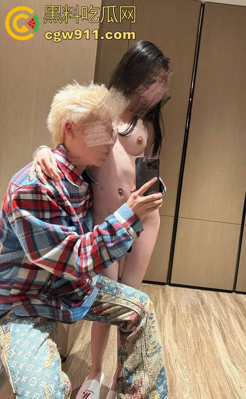 精液收集者【总在你背后TK】，顶级绿帽大神，调教极品女神娇妻成母狗，黄毛兄弟一起操，后入爆操肥臀骚妻！-4