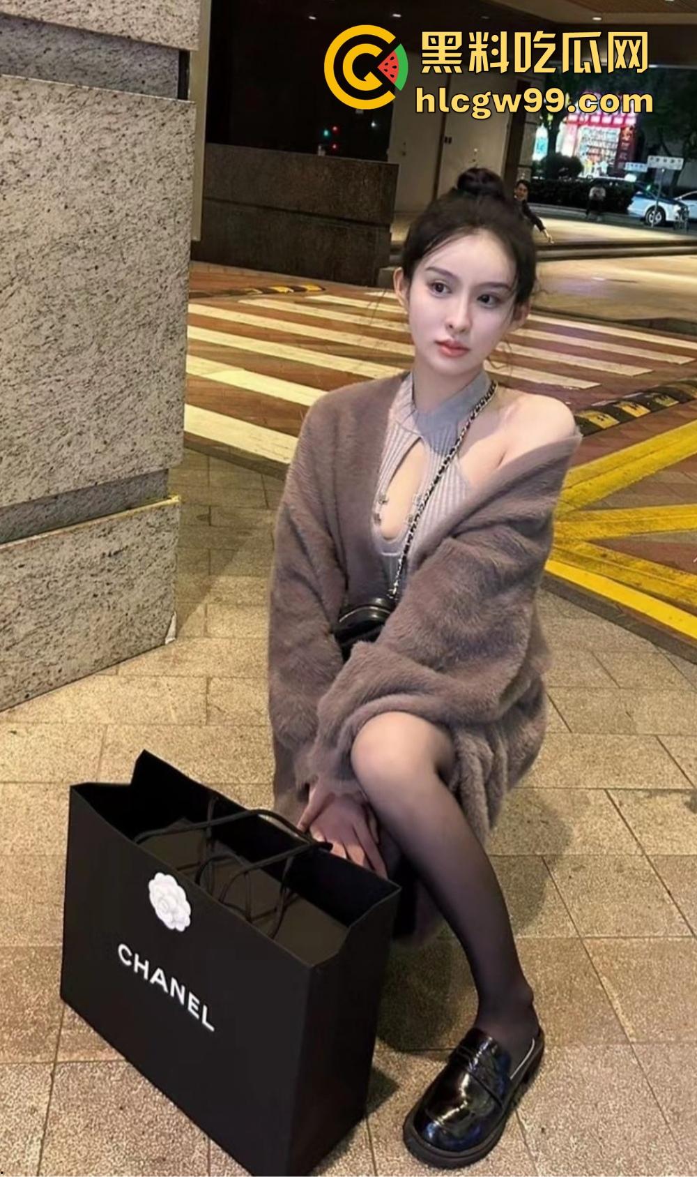 杭州名媛【莎莎】曝光,细腰丰乳肥臀奶子又白又大,富哥专用精盆,联动闺蜜被金主调教啪啪!-5