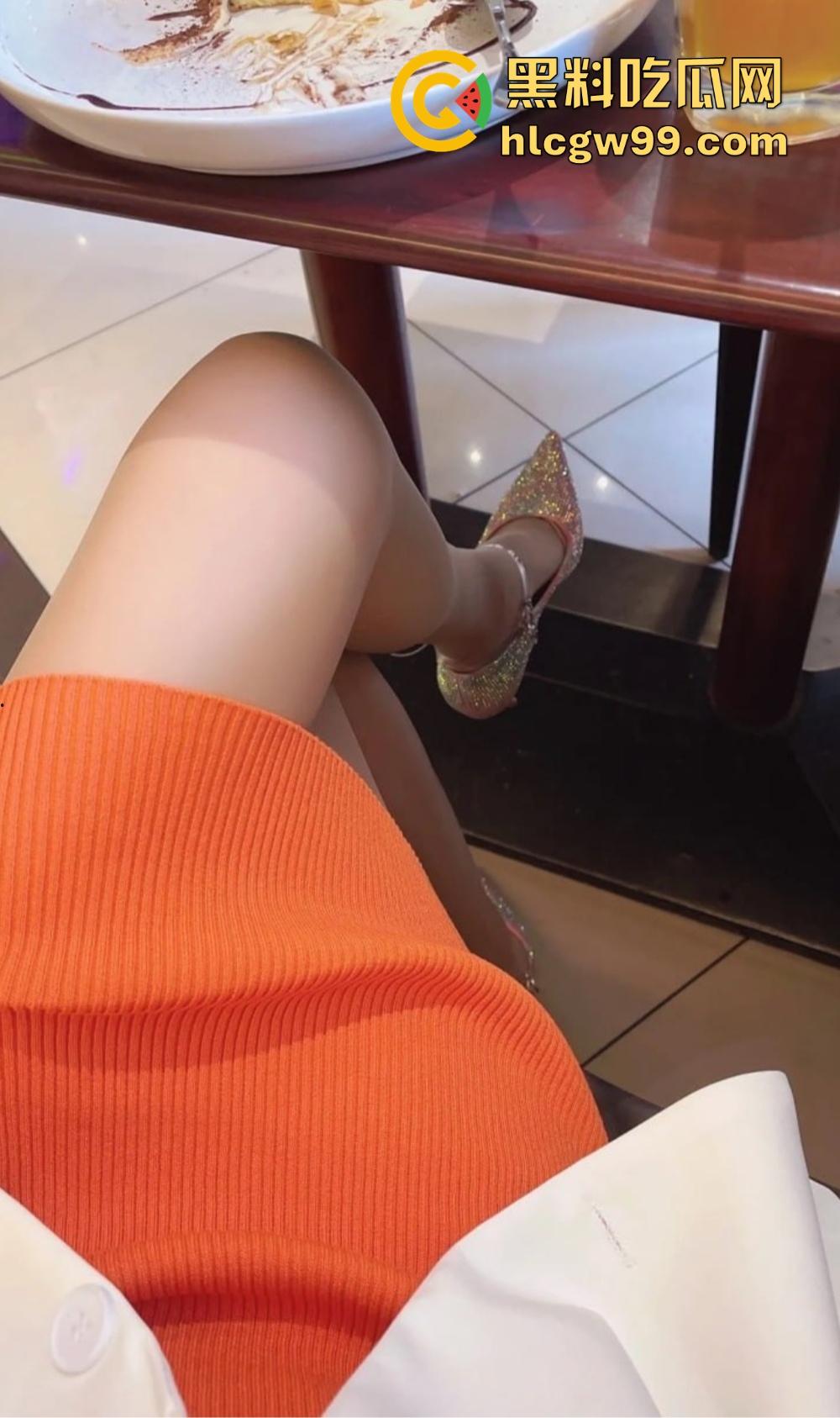 杭州名媛【莎莎】曝光,细腰丰乳肥臀奶子又白又大,富哥专用精盆,联动闺蜜被金主调教啪啪!-15