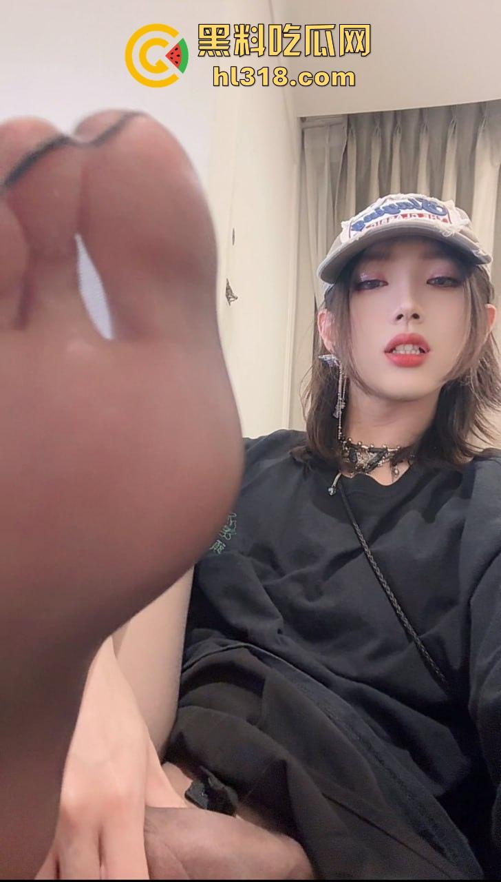 猎奇重口系列!受虐型TS媚娘炮击虐屌自慰,高频狂压睾丸,压得白浆都流出来了!看着都蛋疼!-2