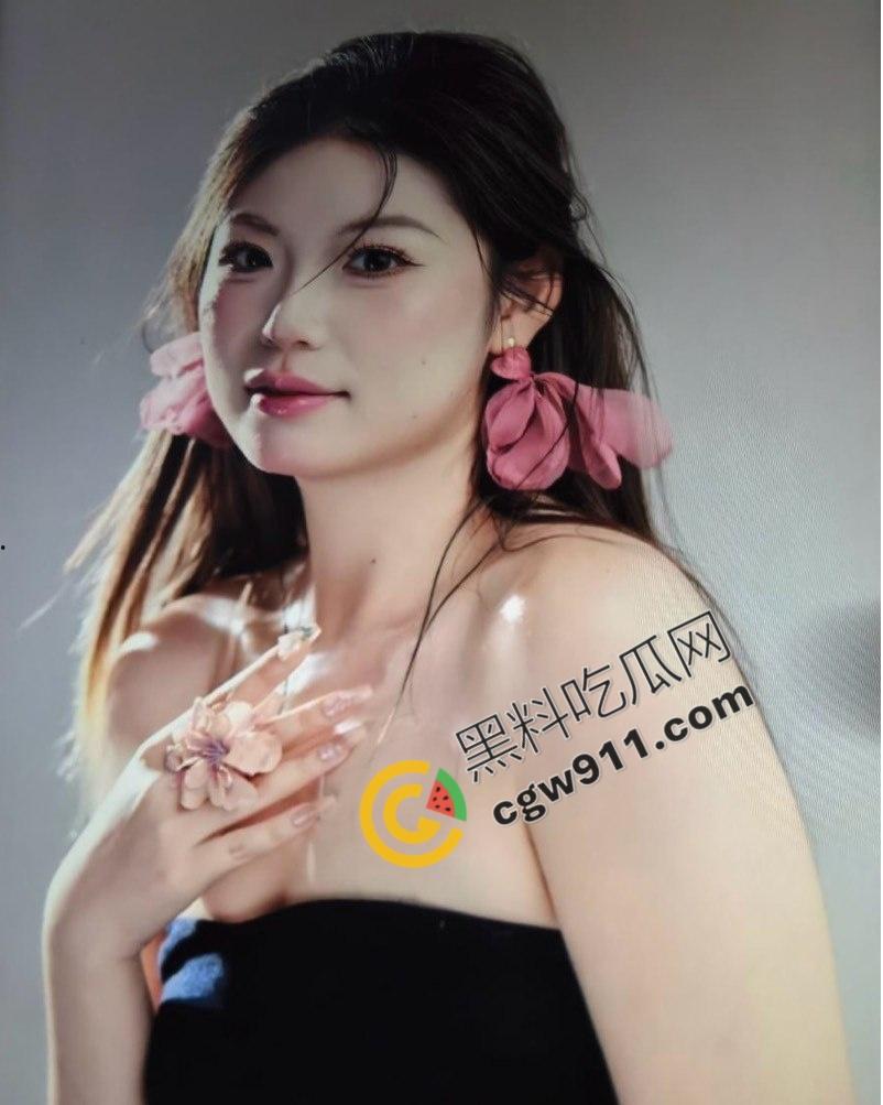 河南新婚夫妻热辣自拍视频泄露！大奶人妻淫水狂喷，骚穴口活绝顶，诱惑不断，让人心动-18