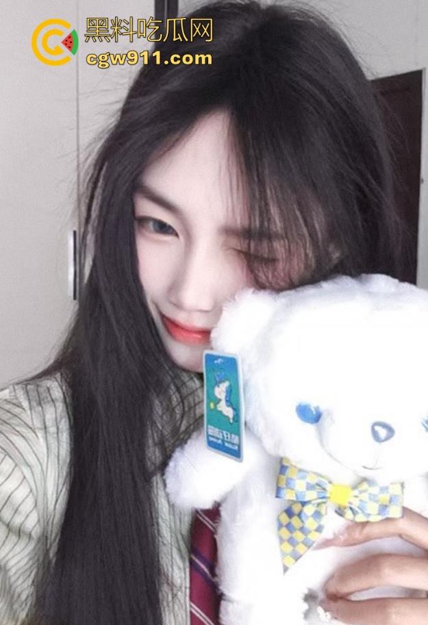 山西工商职业学院精盆母狗【黎晶静】不雅视频流出，黑丝美腿粉嫩豪乳，大屌无套爆操，口交深喉反差十足！-1