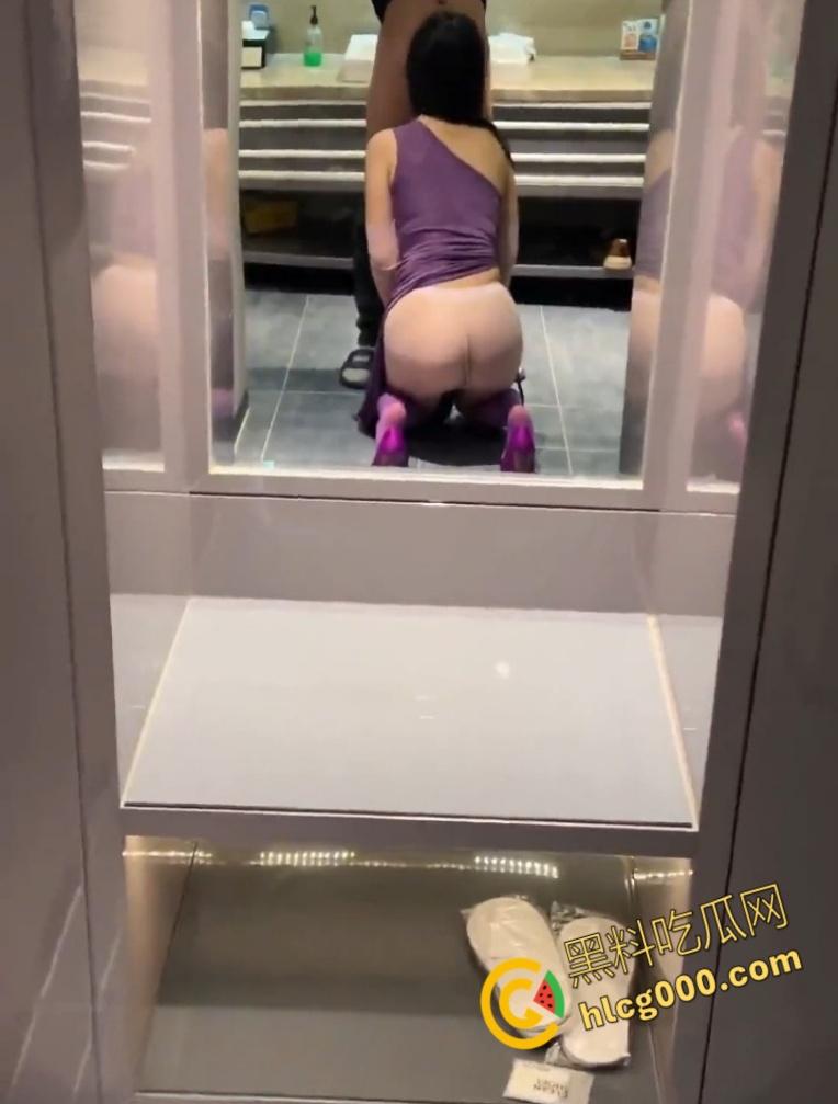 趁酒精上头终于拿下亲姐姐,送微醺的姐姐回家,半推半就脱光衣服直接一插到底,白虎骚逼又紧水又多 !-6