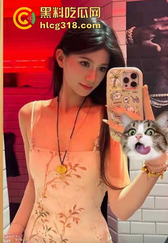 郑州昇达经贸管理学院【郝斐】一对一裸聊自慰视频惨遭前男友曝光,极品高挑御姐想不到私下这么骚!-4