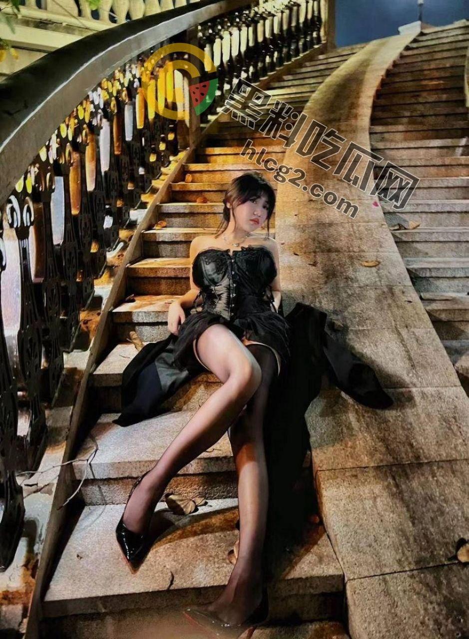 美女大尺度玩露出,飞机上露出自,户外放飞自我刺激无限!-8