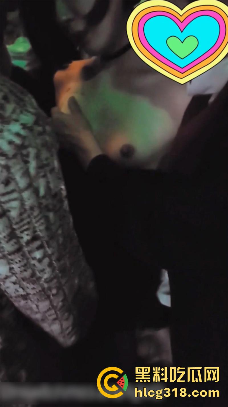 韩国超美极品ts人妖,在酒吧被人发现真身,直接拉到小角落轮奸后庭,多人淫乱激情啪啪!-2