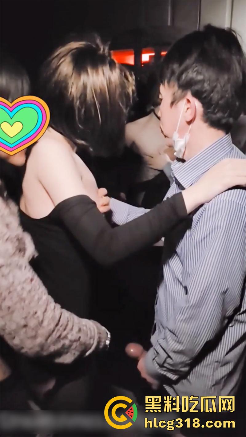 韩国超美极品ts人妖,在酒吧被人发现真身,直接拉到小角落轮奸后庭,多人淫乱激情啪啪!-10