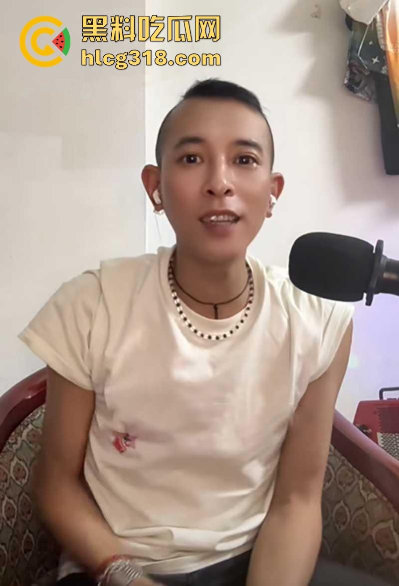 抖音网红【宏少传媒】沐足调戏微胖大奶技师，加钟外出约炮，边操边视频聊天炫耀！-4