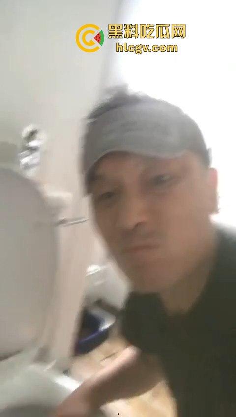 秃头洋奴舔外国屁眼，吹嘘高级商场厕所，老外的屎是巧克力味的？-10