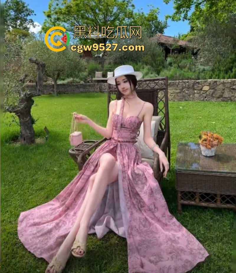 抖音极品网红【月亮Vera】榜一福利视频曝光，擦边自慰，钱财性欲双丰收，反差婊天花板！-4