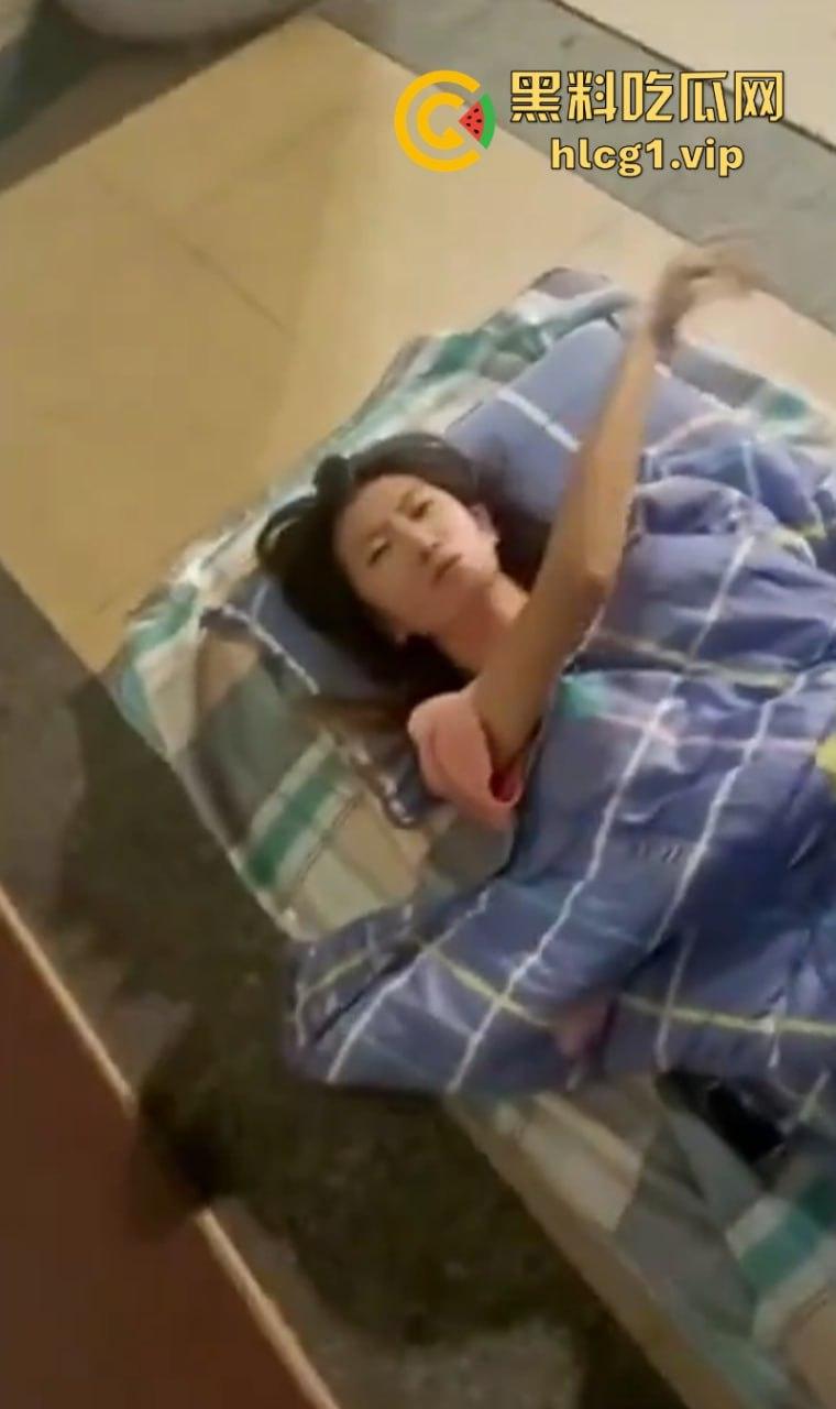 三和女大神差点没有饿死在深圳!博主“涛哥”采访了一位露宿街头的女大神!-6