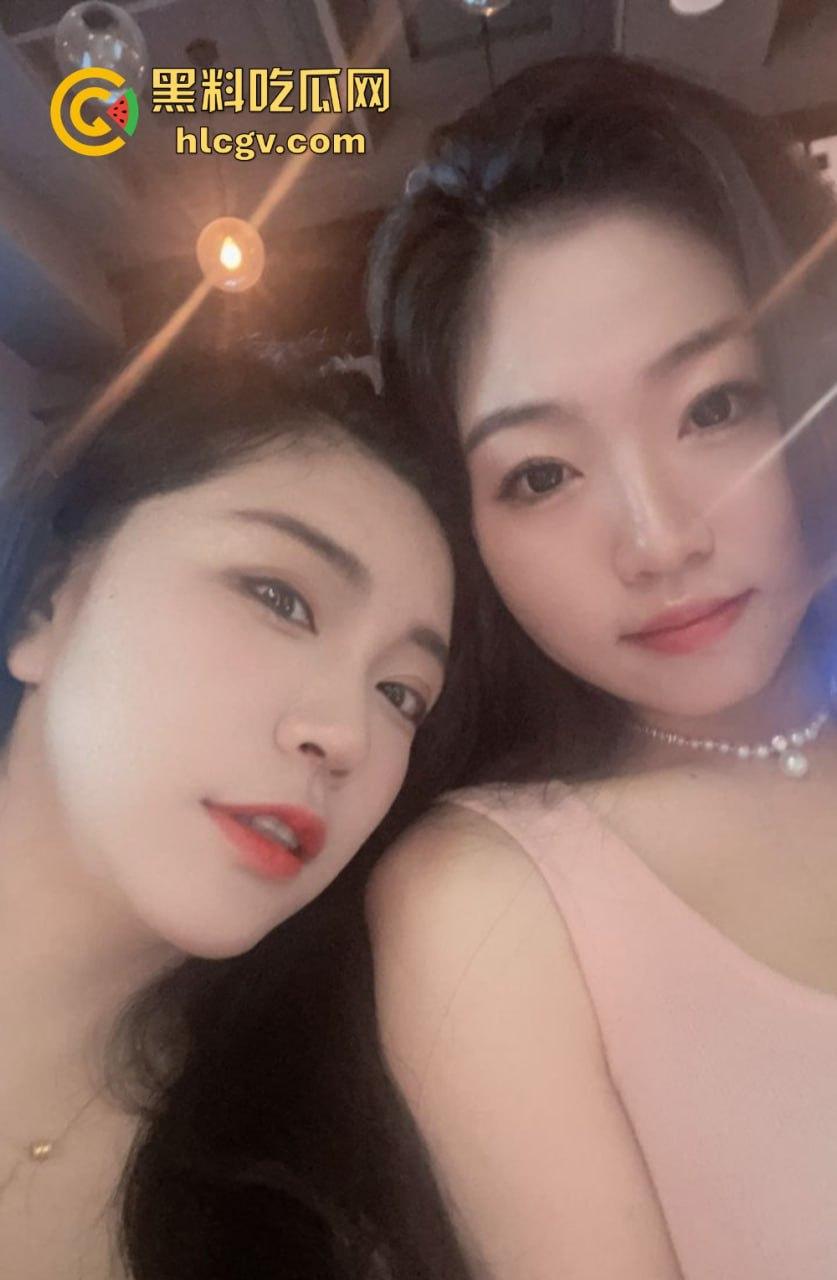 上海极品母女双飞共侍！5000搞定少儿主持人和舞蹈生女儿，母女同吃一根鸡巴，贵但绝对够骚！-18