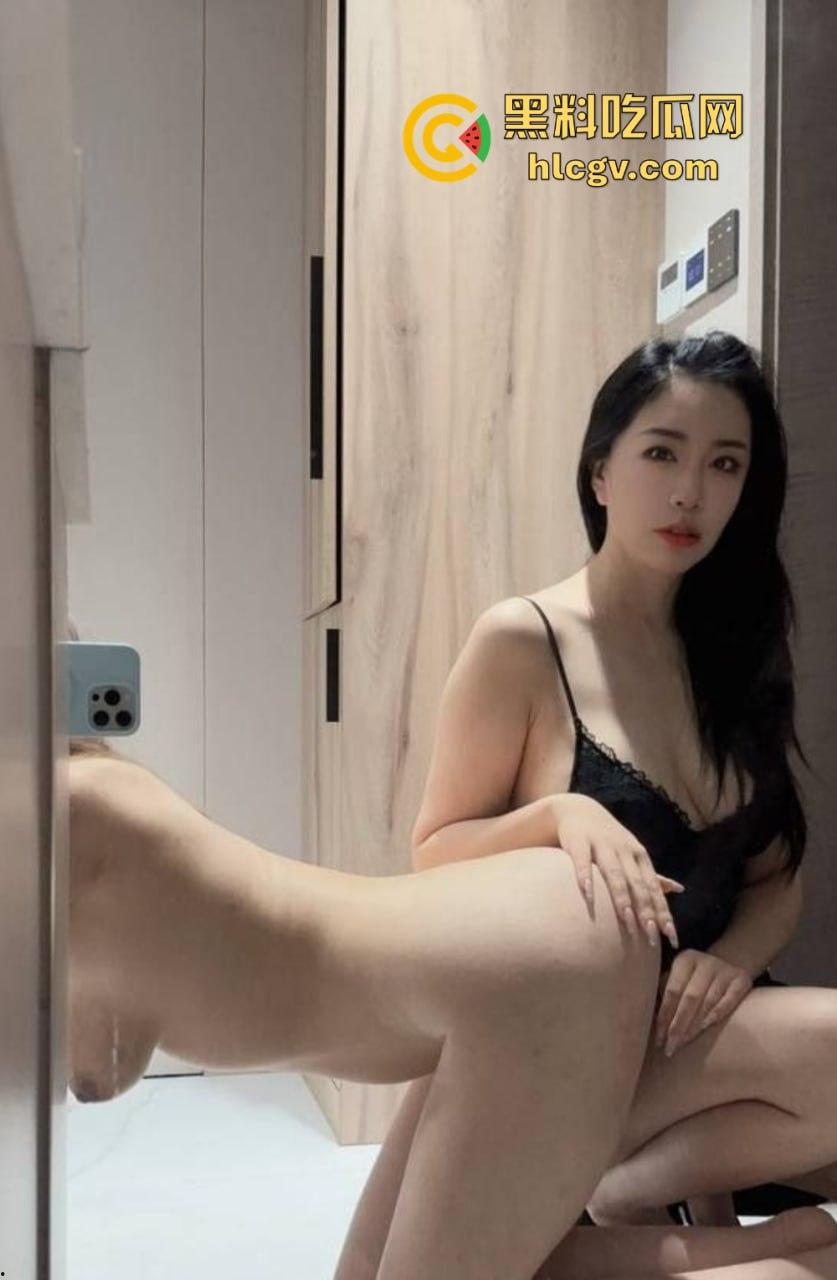 上海极品母女双飞共侍！5000搞定少儿主持人和舞蹈生女儿，母女同吃一根鸡巴，贵但绝对够骚！-23