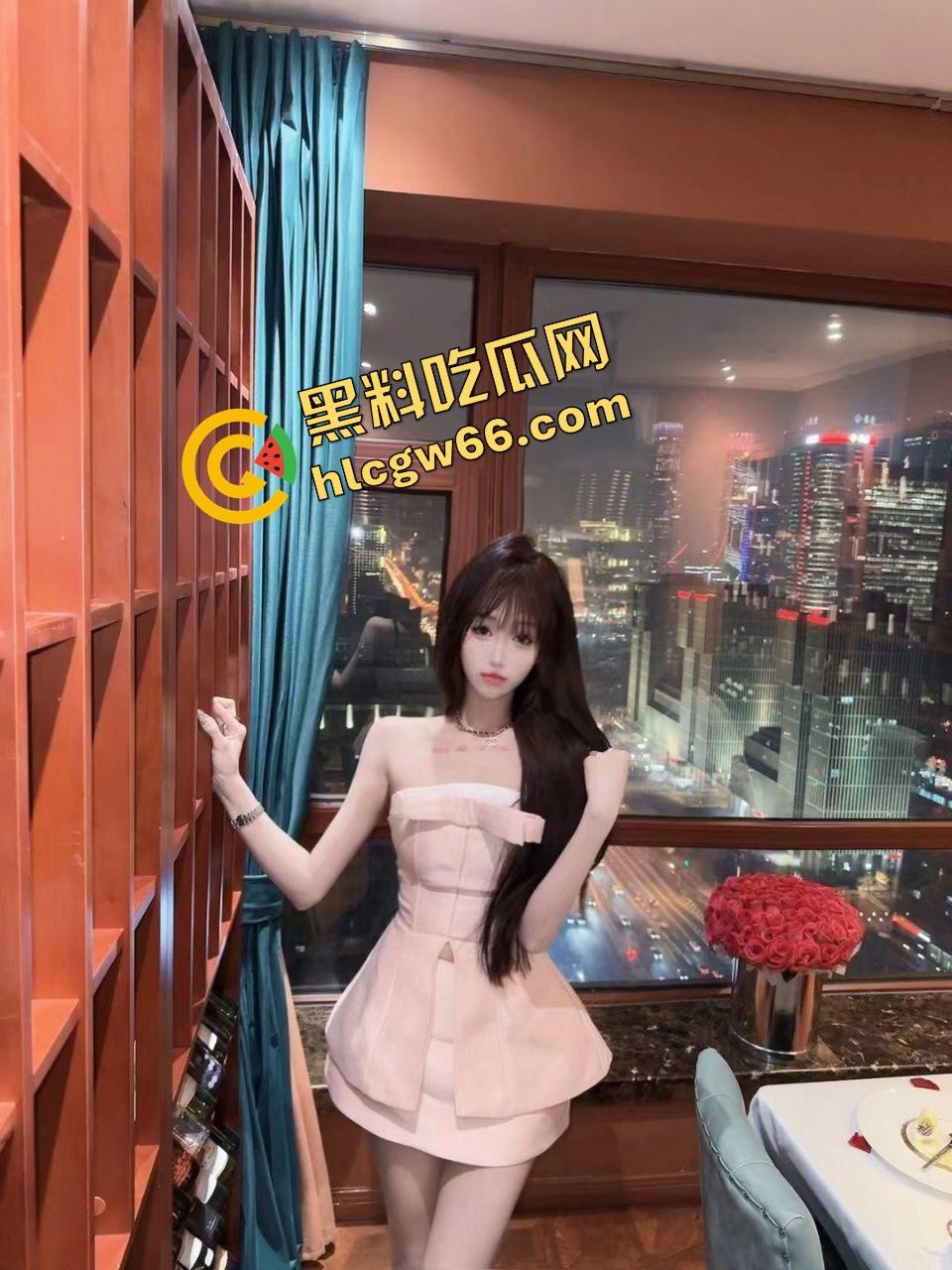 北京哥们约炮三连吃疯了,一人干仨,08嫩妹当糖吃,大学生当饭吃,熟女当夜宵,全员长得正6得起飞!-6