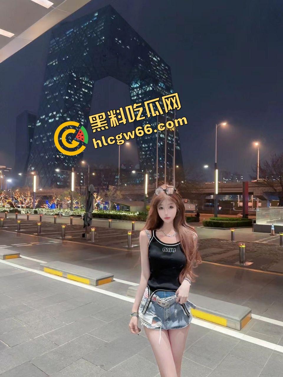 北京哥们约炮三连吃疯了,一人干仨,08嫩妹当糖吃,大学生当饭吃,熟女当夜宵,全员长得正6得起飞!-7