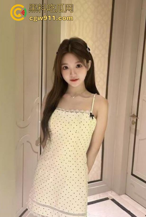 趁老婆熟睡淫欲大发,当着老婆面插入女儿,无情猛捅白嫩小穴,无套内射流满爱液的身体!-2