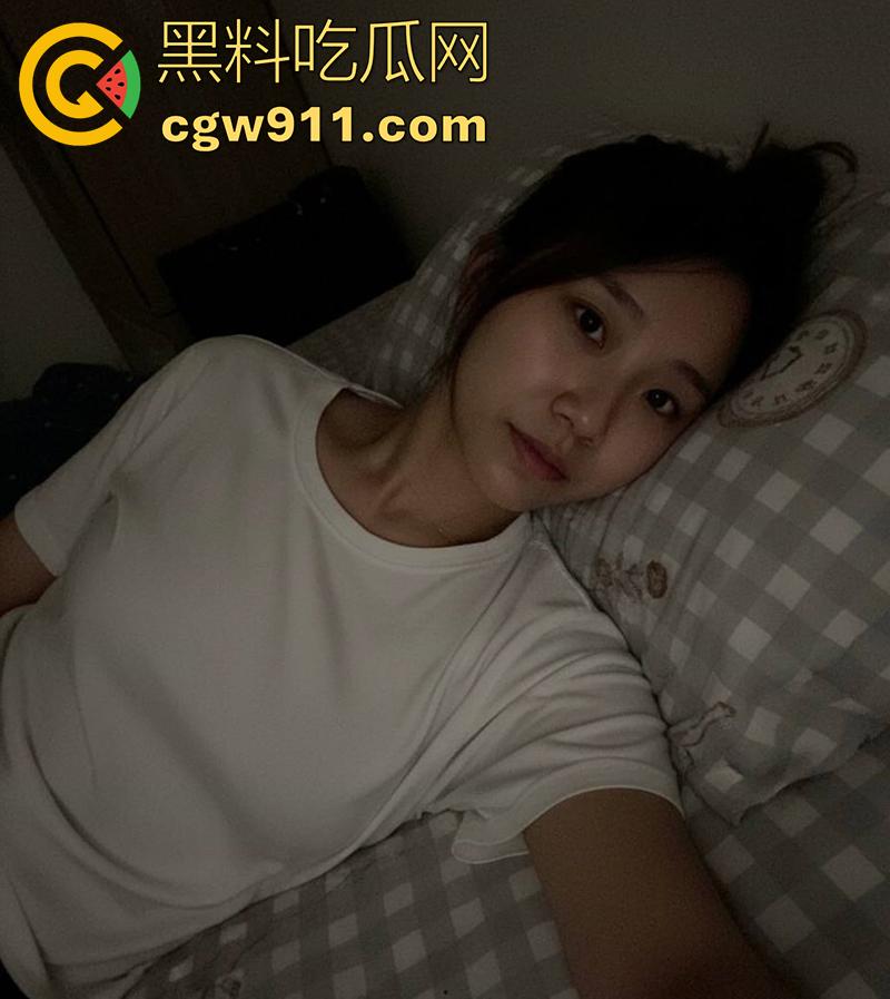 湾湾极品母狗ins裸照,大秀粉嫩白虎穴,渴望找一个大陆男友,颜值清纯翘臀肥嫩,有没有想试一下的?-3