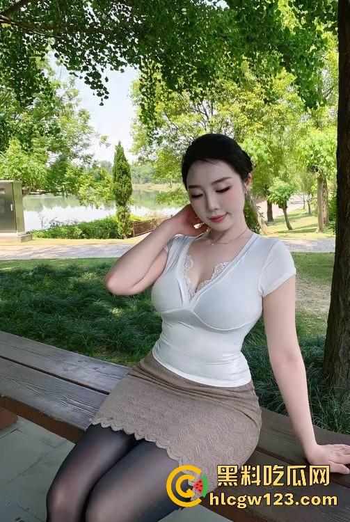 抖音高颜值网红【豆豆红儿】极品身材爆乳骚婊 酒店伺候金主爸爸 被疯狂后入爆操 做爱视频流出！-4