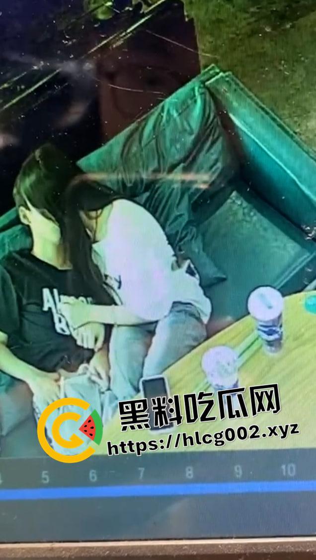 广西玉林仙尼奶茶店口交 初级中学【孙晓慧】在校高冷女神 在外反差风骚当众口交-5