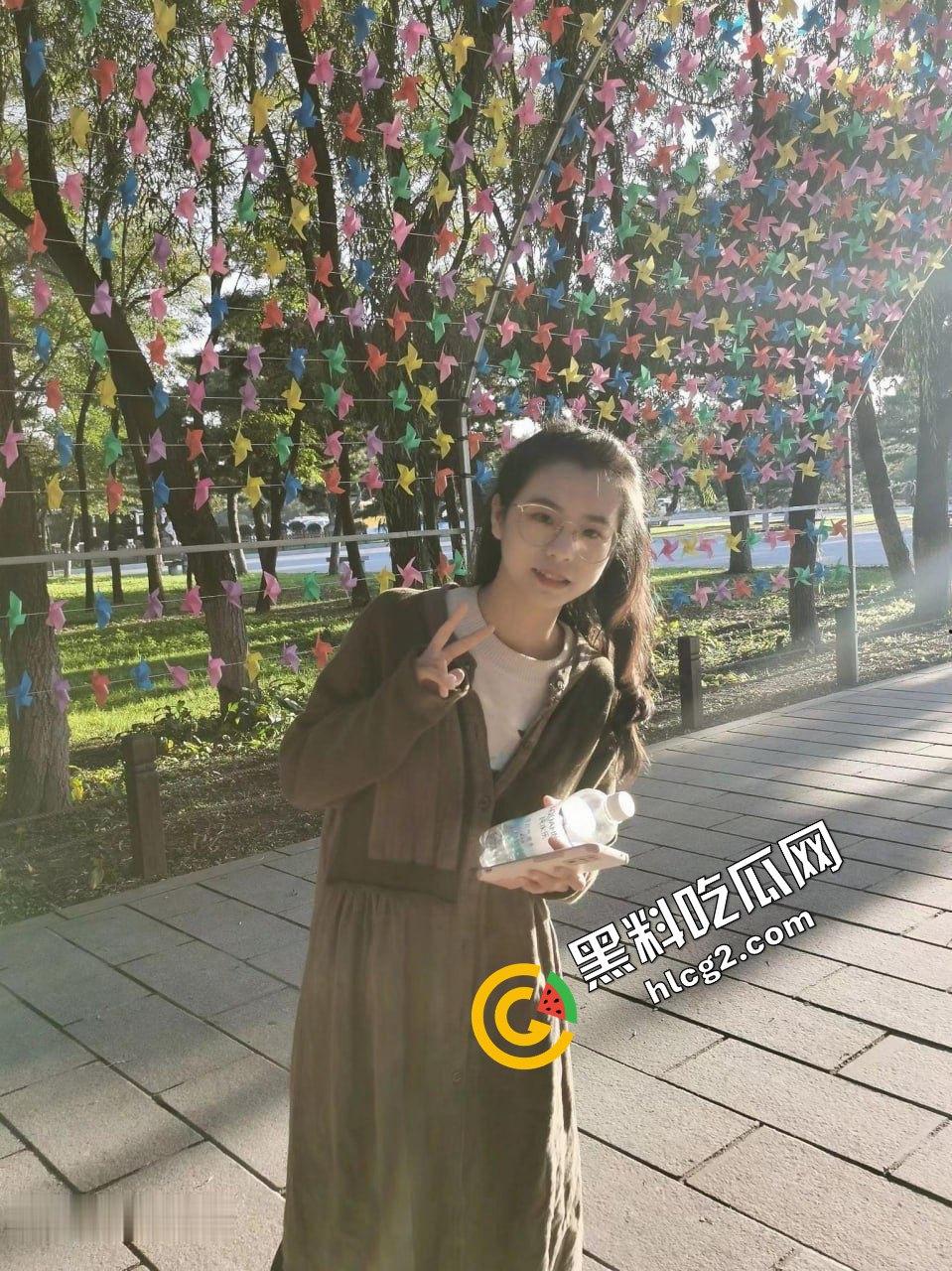 四川广元金融前台『周雨婷』假期与男友多体位爆干 按着鸡巴塞进肥逼里 前任曝出性爱视频！-2