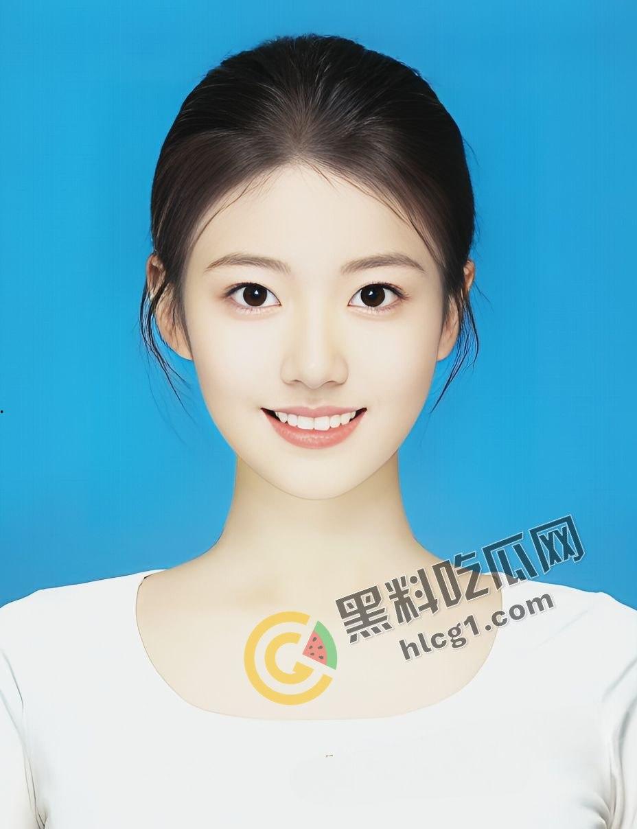 艺术学院校花流出！前凸后翘的性感身材，胸前大车灯让人目不转睛！-1