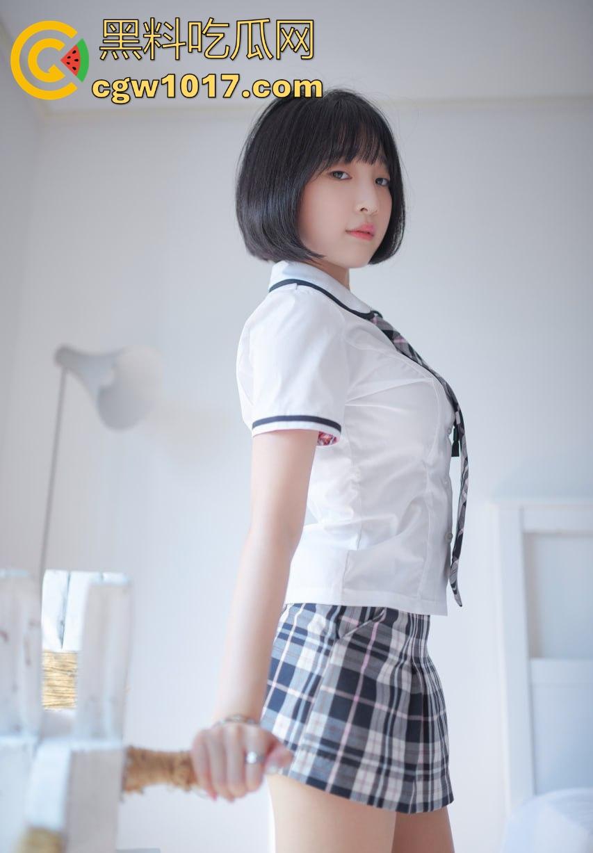 湖南师范大学宿舍角落小情侣偷情，我扣你的逼 你撸我的鸡，激情四射啊！熟悉的角落，熟悉的人，熟悉的动作！-1