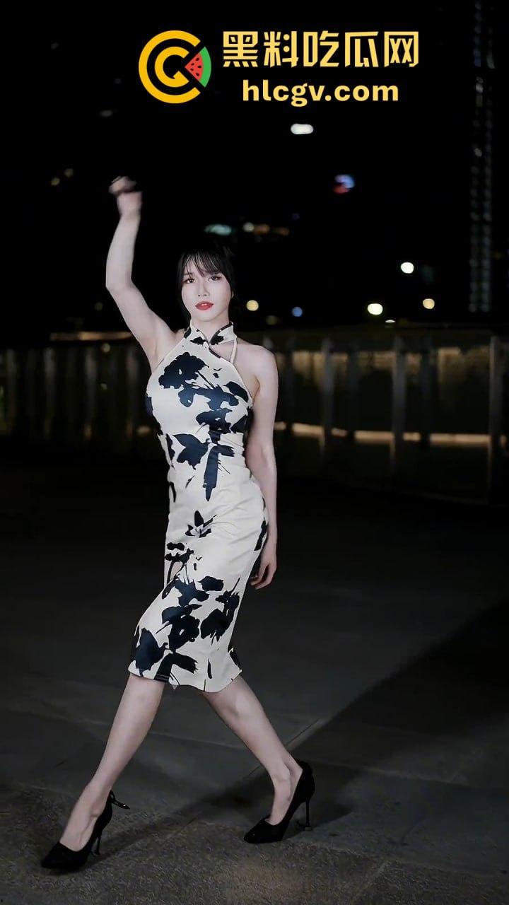 抖音13万粉网红【芋泥丸紫】翻车!停更背后竟是大哥定制跑车刷礼大尺度自慰曝光!-3