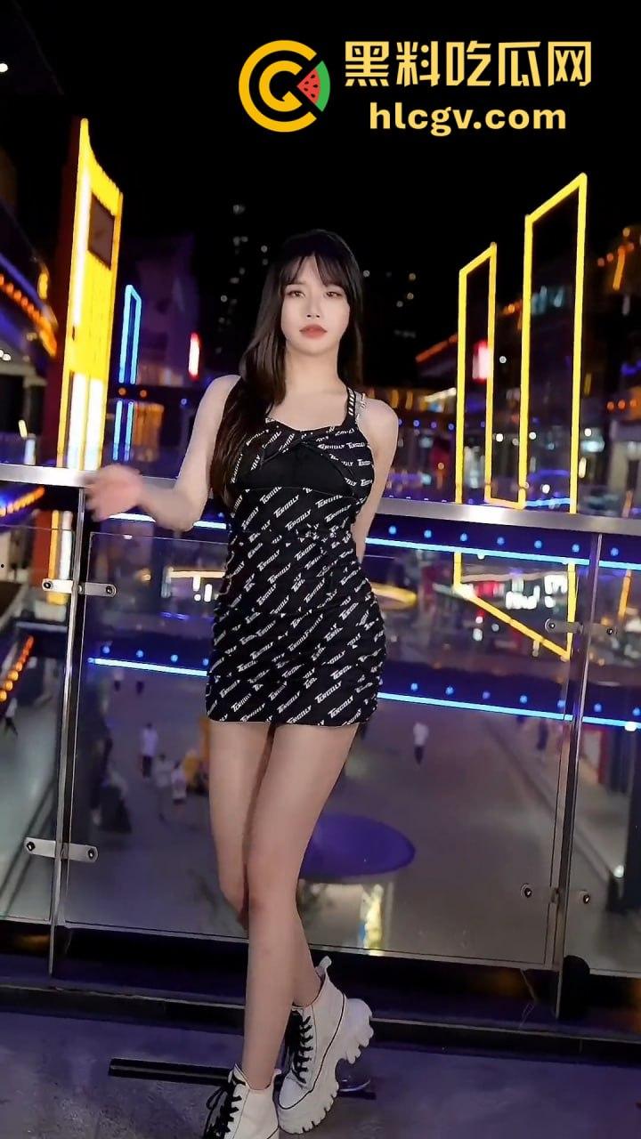 抖音13万粉网红【芋泥丸紫】翻车!停更背后竟是大哥定制跑车刷礼大尺度自慰曝光!-4